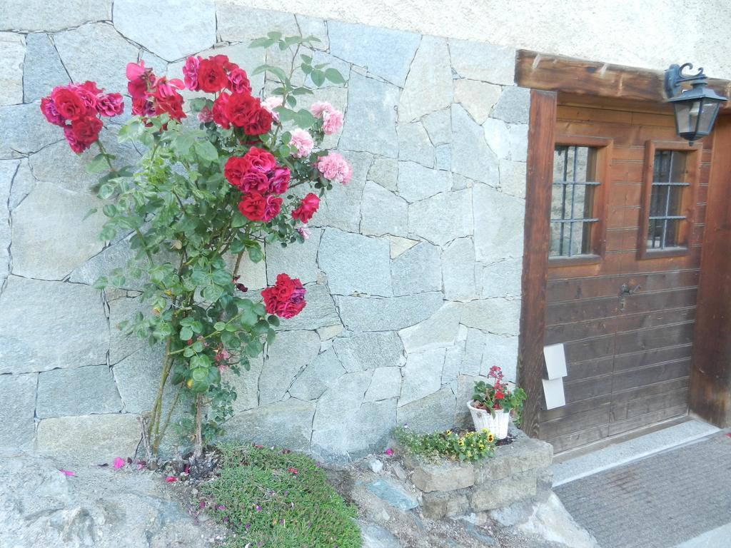 Casa Elda Apartment Isolaccia Bagian luar foto