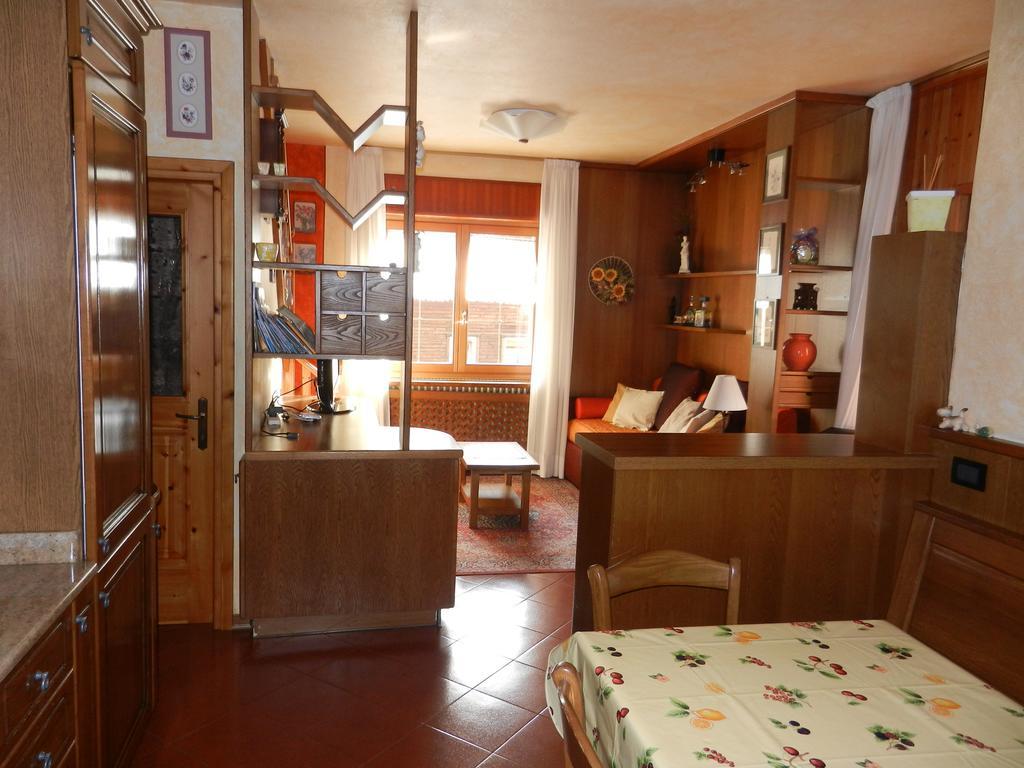 Casa Elda Apartment Isolaccia Ruang foto