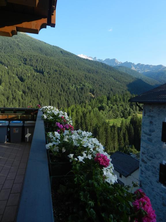 Casa Elda Apartment Isolaccia Ruang foto